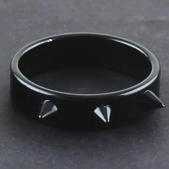 Black Rivet/Stud Ring Size 7 New - Picture 3 of 7